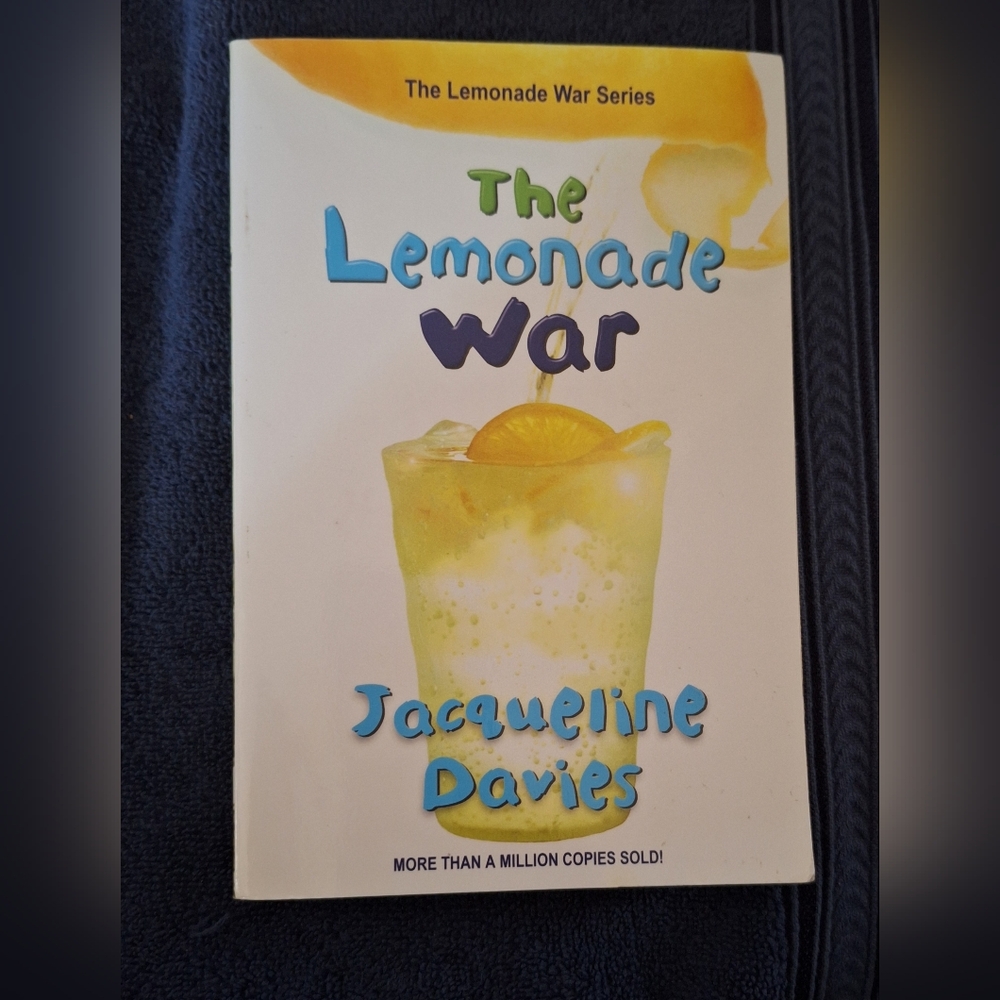 The Lemonade War Book by Jacqueline Davies